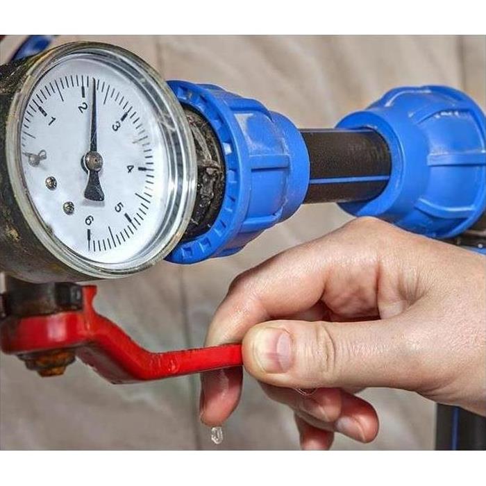 Turn the valve clockwise to shut off your water!